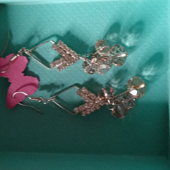 Cute stylish earrings - Picture 1 of 3